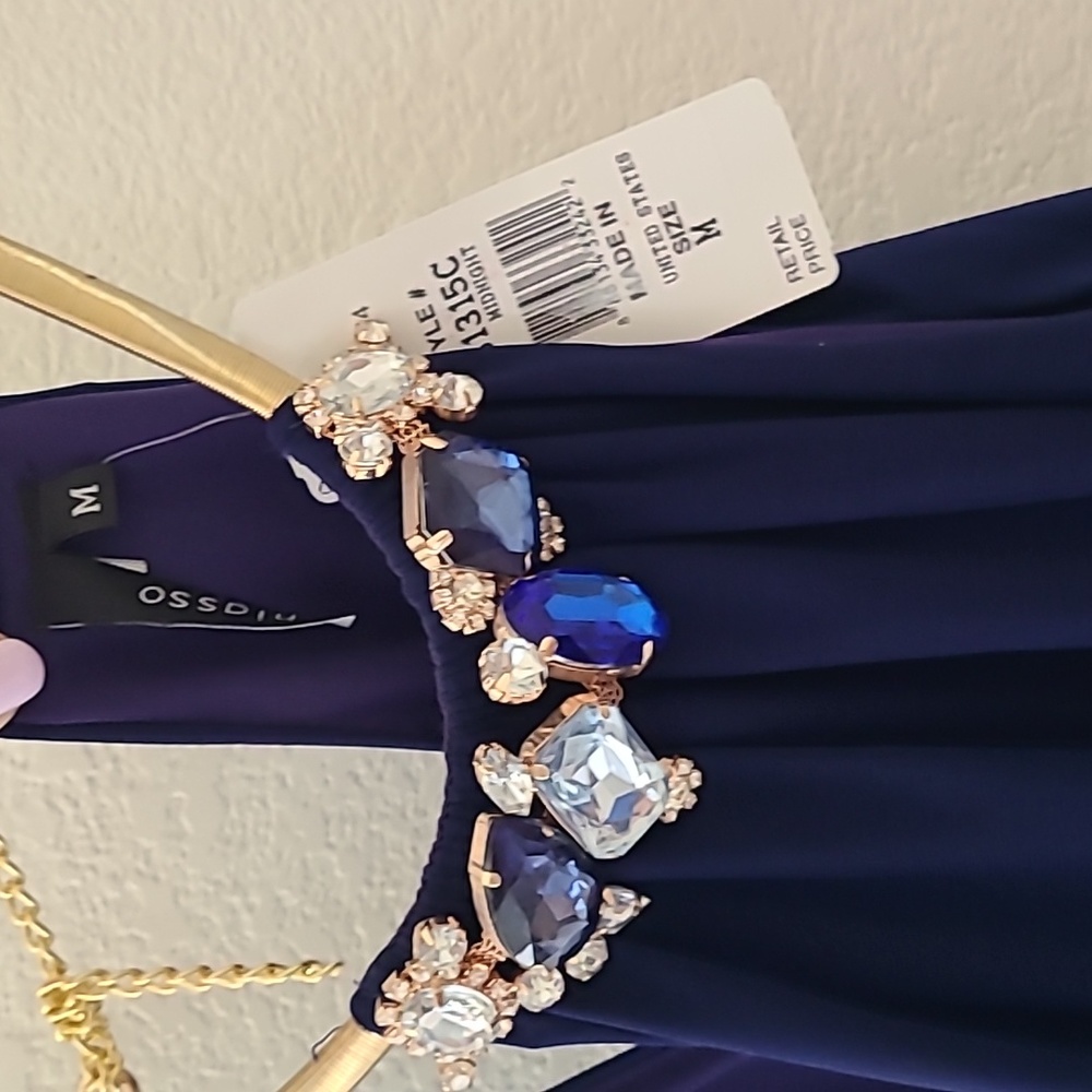 Dress with beautiful nexk jewels